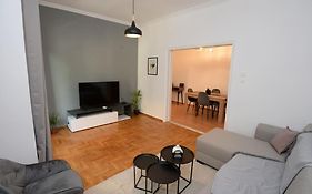 Minimal Apartment In Koukaki